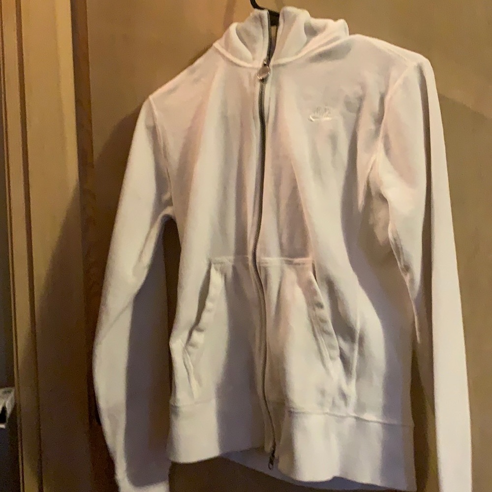 White valor NIKE sweatshirt
